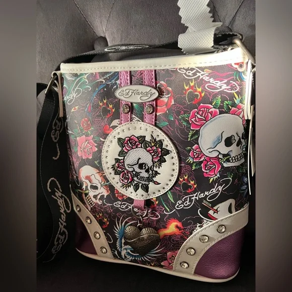 🌹💀 Ed Hardy Skull & Roses Crossbody bag. NWT - Picture 4 of 9